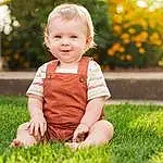 Skin, Plant, Smile, People In Nature, Happy, Grass, Flash Photography, Baby & Toddler Clothing, Yellow, Baby, Toddler, Leisure, Fun, Child, Wood, Lawn, T-shirt, Blond, Sitting, Tree, Person, Joy