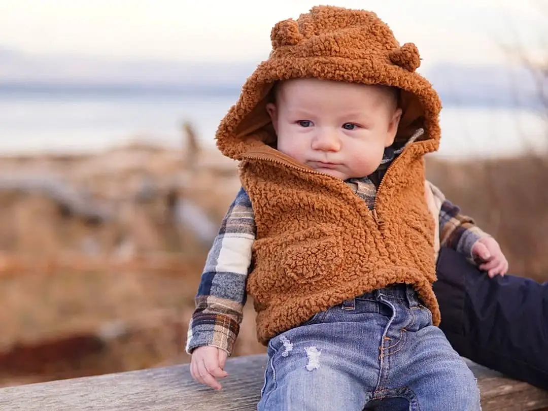 Skin, Outerwear, Facial Expression, Sky, Human Body, Textile, Sleeve, Flash Photography, Wood, Happy, Cap, Toddler, Baby & Toddler Clothing, Baby, Leisure, Fun, Child, Blond, Pattern, Sitting, Person, Headwear