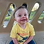 Smile, Skin, Chin, Mouth, Sleeve, Baby & Toddler Clothing, Window, Happy, Vehicle Door, Automotive Exterior, Vroom Vroom, Leisure, Toddler, Fun, Child, T-shirt, Auto Part, Travel, Baby, Family Car, Person, Joy