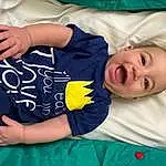 Smile, Hand, Hairstyle, Arm, Mouth, Facial Expression, Green, Comfort, Human Body, Baby & Toddler Clothing, Sleeve, Happy, Gesture, Interaction, Finger, Elbow, T-shirt, Baby Laughing, Person