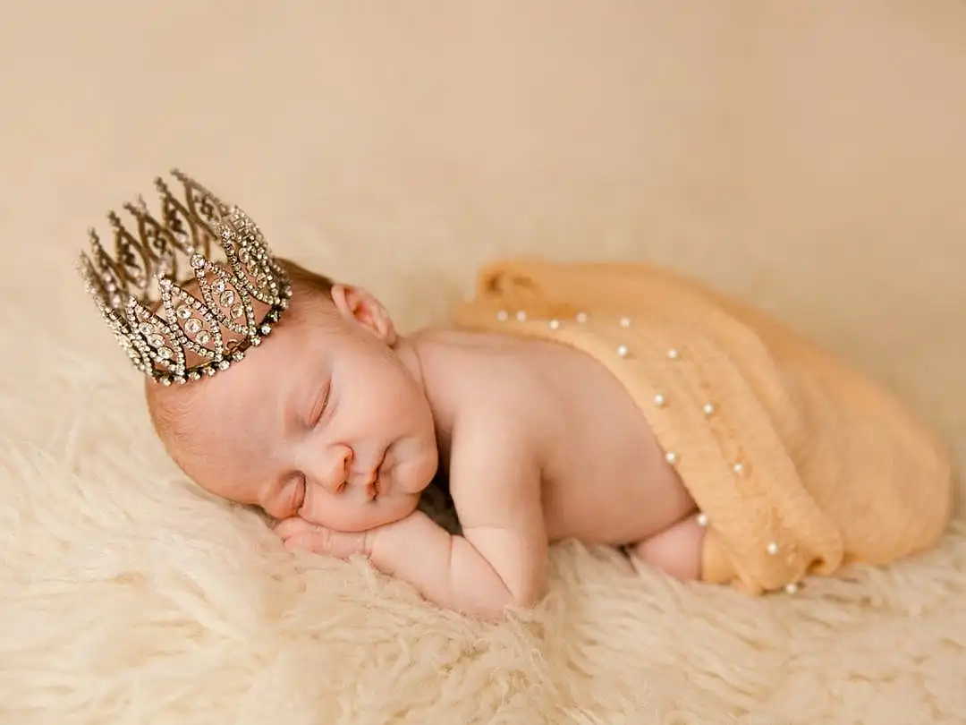 Head, Hand, Baby, Baby & Toddler Clothing, Cap, Headgear, Fawn, Headpiece, Comfort, Toddler, Wood, Headband, Jewellery, Baby Sleeping, Hair Accessory, Grass, Furry friends, Fashion Accessory, Knit Cap, Person