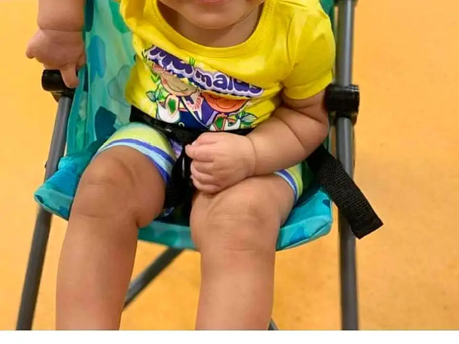 Cheek, Skin, Smile, Baby & Toddler Clothing, Happy, Toddler, Baby, Fun, Sitting, Baby Products, Child, Leisure, Photo Caption, Play, Chair, Thigh, T-shirt, Room, Person