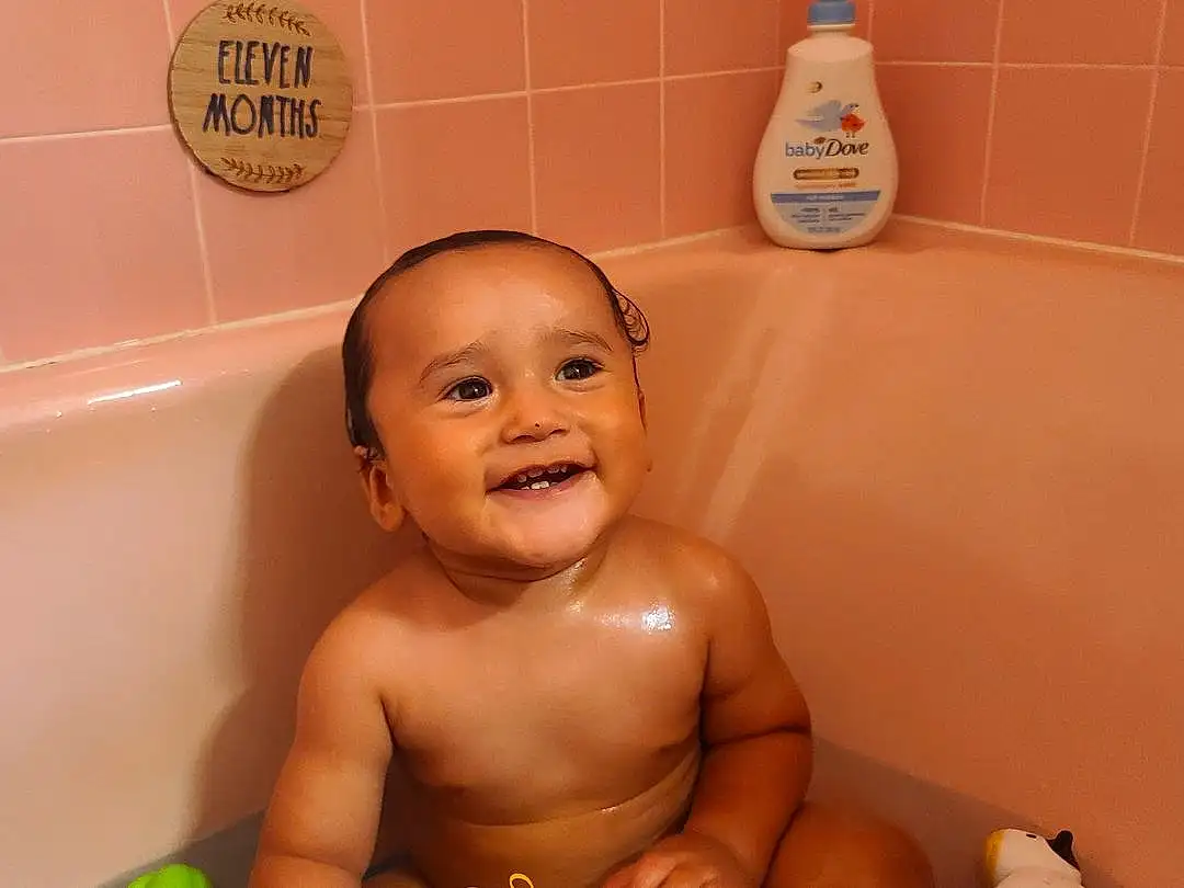 Baby Bathing, Bathtub, Smile, Bathroom, Fluid, Personal Care, Bath Toy, Bathing, Toddler, Plumbing, Baby, Toy, Leisure, Thumb, Fun, Child, Room, Baby Products, Baby Playing With Toys, Happy, Person, Joy