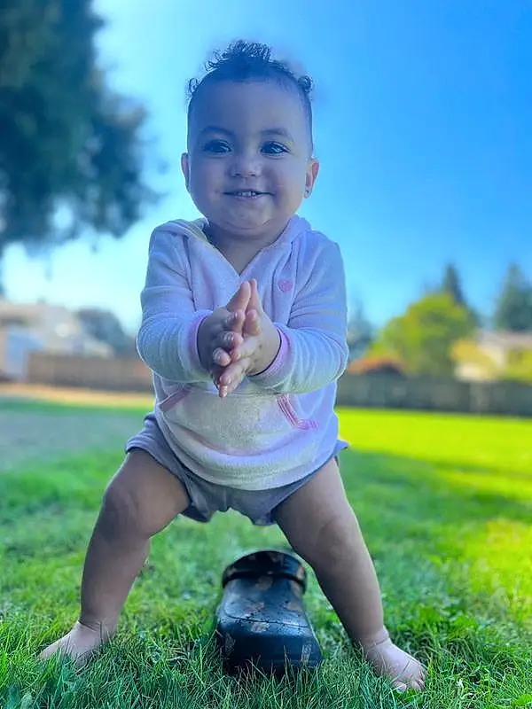 Head, Hand, Sky, Smile, Leg, Green, Plant, Flash Photography, People In Nature, Happy, Grass, Gesture, Baby & Toddler Clothing, Sunlight, Tree, Finger, Toddler, Morning, Summer, Grassland, Person, Joy