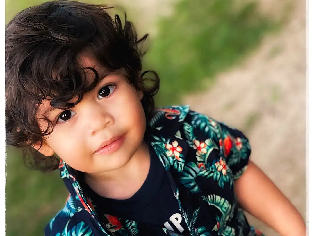 Flash Photography, Sleeve, People In Nature, Happy, Cool, Grass, Black Hair, Toddler, T-shirt, Pattern, Brown Hair, Child, Sitting, Stock Photography, Portrait Photography, Portrait, Fun, Leisure, Photo Shoot, Bangs, Person