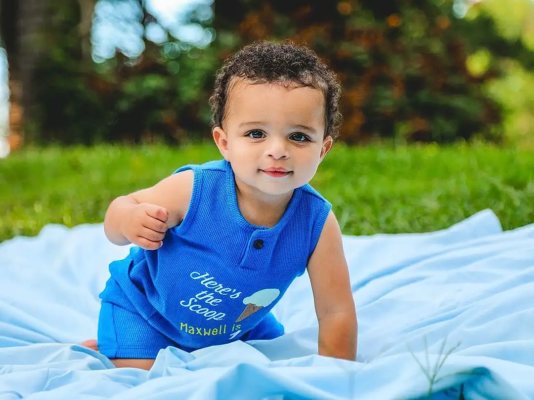Eyes, People In Nature, Flash Photography, Happy, Grass, Baby & Toddler Clothing, Baby, Recreation, Leisure, Toddler, Electric Blue, Fun, Shorts, T-shirt, Lawn, Child, Sitting, Event, Grassland, Spring, Person