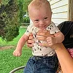 Skin, Head, Facial Expression, Muscle, Happy, Plant, Grass, Finger, Baby & Toddler Clothing, Toddler, Fun, Leisure, Trunk, Baby, Chest, Lawn, Child, Barefoot, People In Nature, Sitting, Person